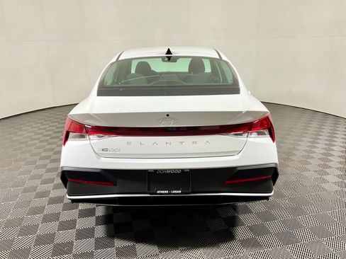 New 2026 Hyundai Elantra SE FWD image 13
