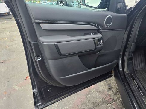 Certified 2025 Land Rover Discovery Dynamic SE image 24