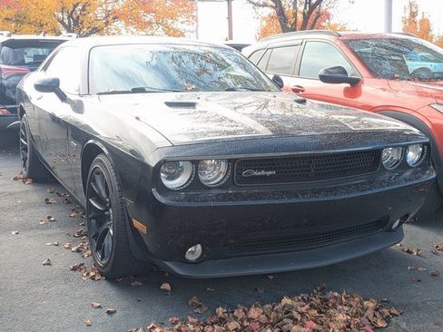 Used 2014 Dodge Challenger SXT image 1