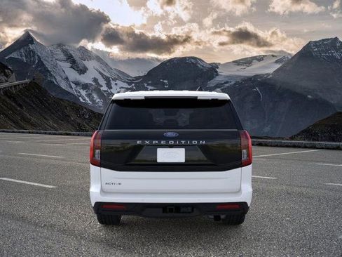New 2026 Ford Expedition Active image 5