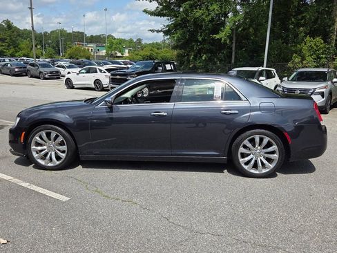 Used 2017 Chrysler 300 C w/ Safetytec Plus Group RWD image 4
