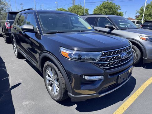 Used 2020 Ford Explorer XLT w/ Equipment Group 202A AWD/4WD image 3