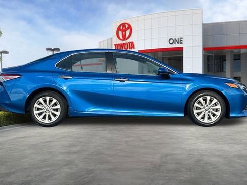 Used 2020 Toyota Camry LE image 3
