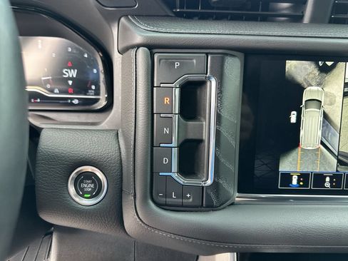 Used 2023 GMC Yukon Denali RWD image 32