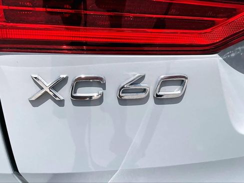 Used 2025 Volvo XC60 B5 Plus AWD/4WD image 10