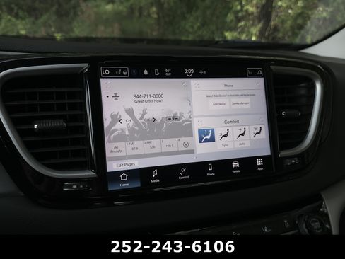 Used 2024 Chrysler Pacifica Touring-L FWD image 18