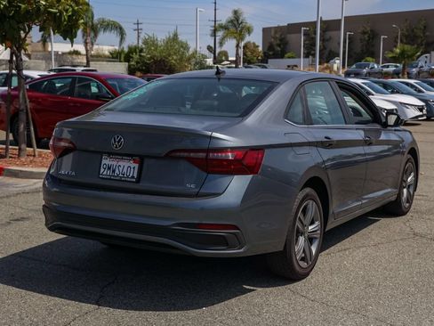 Used 2024 Volkswagen Jetta SE FWD image 4