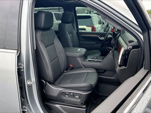 Used 2025 GMC Sierra 3500 Denali w/ Denali Reserve Package AWD/4WD image 32