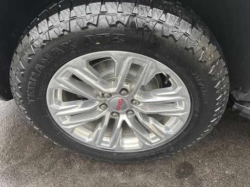 Used 2023 GMC Yukon XL SLT AWD/4WD image 10