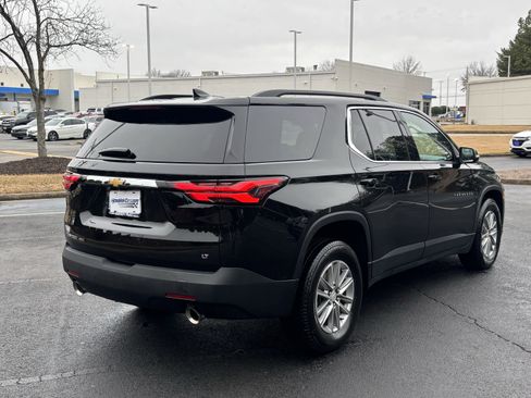 Used 2023 Chevrolet Traverse LT image 10