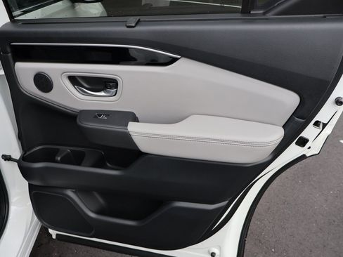 New 2025 Honda Pilot Touring image 14