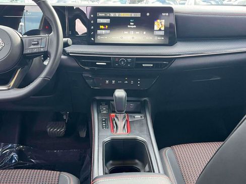 Used 2025 Nissan Kicks SR image 3