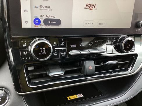 Used 2023 Toyota Highlander Limited image 20