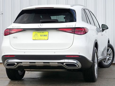 Used 2025 Mercedes-Benz GLC 300 4MATIC image 5
