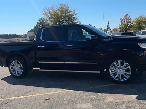 Used 2022 Chevrolet Silverado 1500 High Country w/ High Country Premium Package image 2