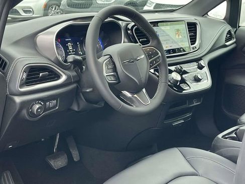 New 2026 Chrysler Pacifica Select image 9