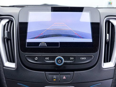 Used 2025 Chevrolet Malibu LS FWD image 4