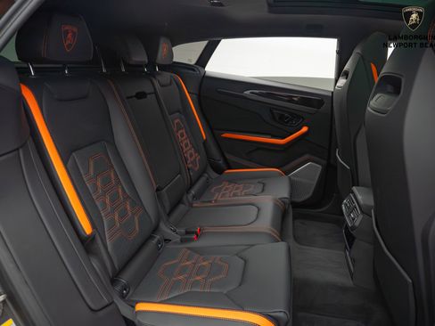 Used 2025 Lamborghini Urus SE image 23
