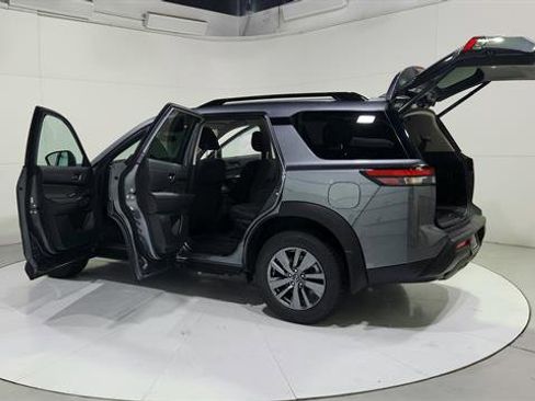 New 2025 Nissan Pathfinder SV image 30