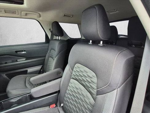 Used 2022 Nissan Pathfinder SV w/ SV Premium Package FWD image 13