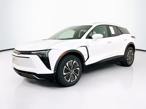 Used 2024 Chevrolet Blazer EV LT AWD/4WD image 3