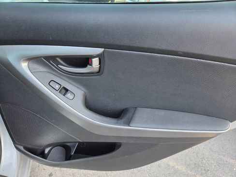 Used 2012 Hyundai Elantra Limited w/ Technology Pkg 5 image 12