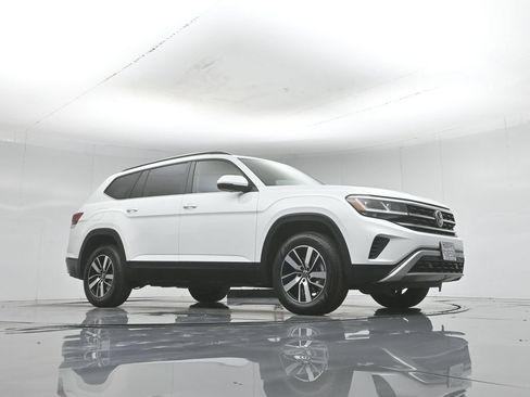 Used 2023 Volkswagen Atlas SE AWD/4WD image 3