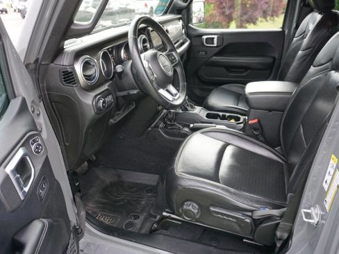 Used 2018 Jeep Wrangler Unlimited Sahara AWD/4WD image 7