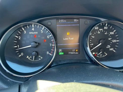 Used 2018 Nissan Rogue S image 11