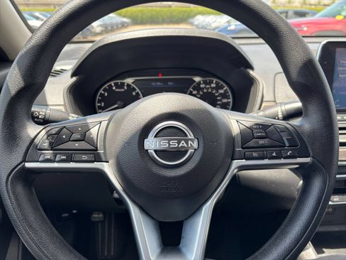 Used 2025 Nissan Altima 2.5 SV FWD image 28