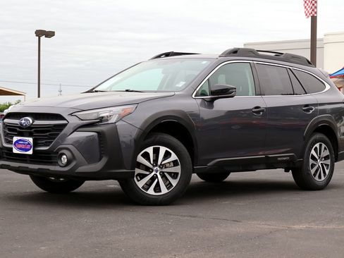 Used 2025 Subaru Outback Premium AWD/4WD image 18