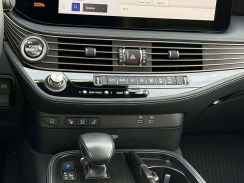 Used 2023 Lexus LS 500h AWD w/ Luxury Package image 20
