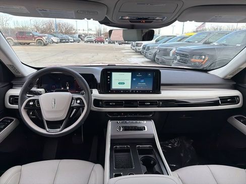 New 2026 Lincoln Aviator AWD image 17
