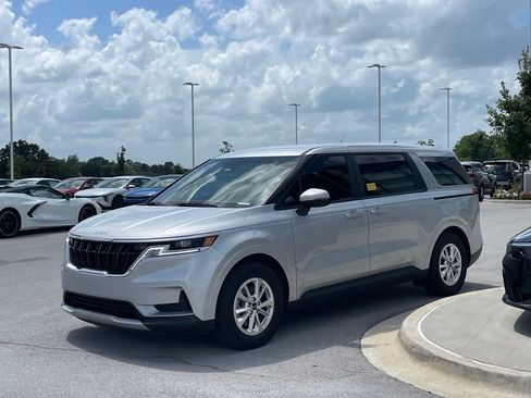 Certified 2022 Kia Carnival LX FWD image 4