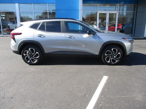 New 2026 Chevrolet Trax RS w/ Sunroof Package image 2