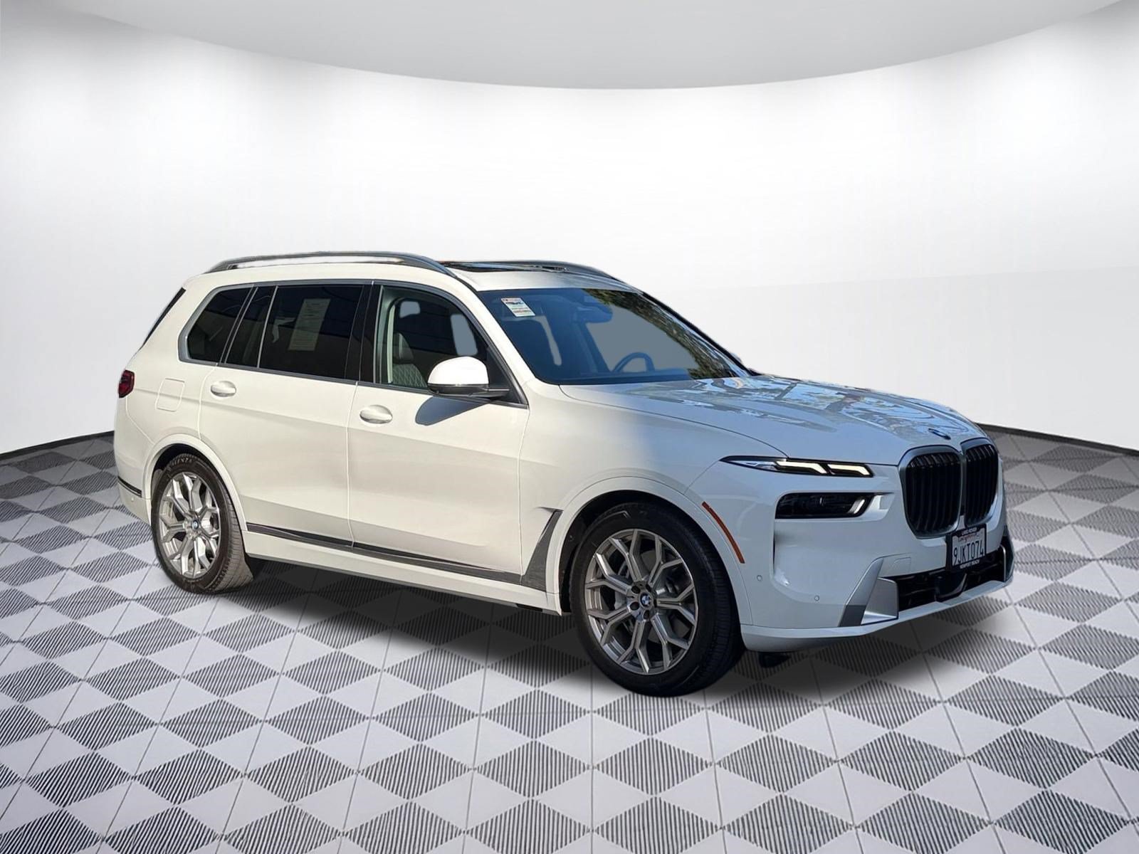 Used 2024 BMW X7 xDrive40i w/ Premium Package AWD/4WD image 7