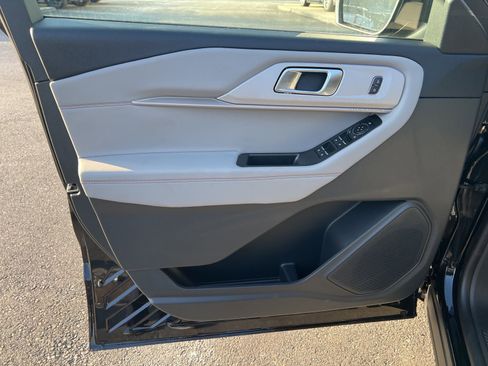 New 2025 Ford Explorer Active w/ Active Comfort Package image 17