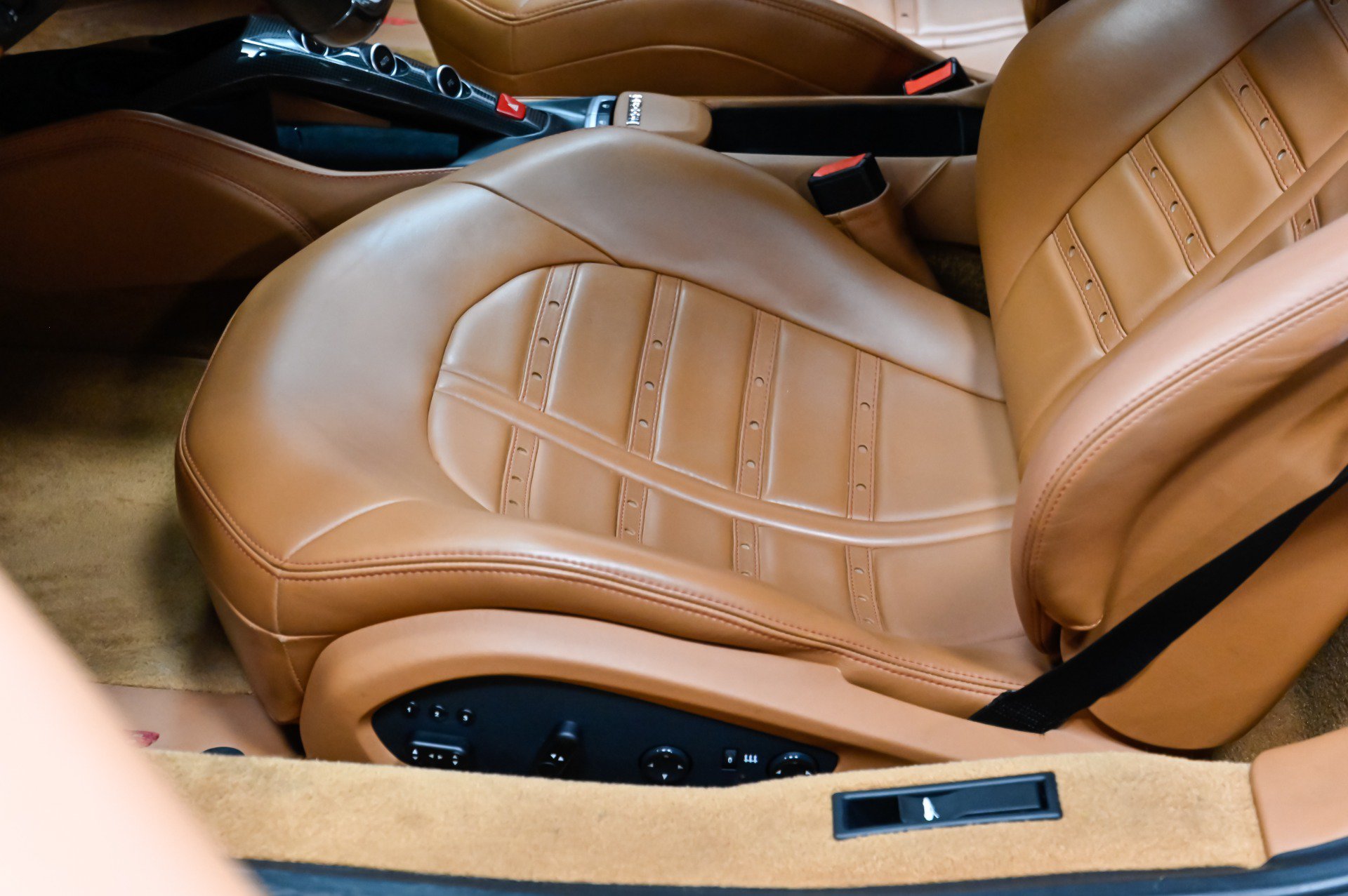 Used 2018 Ferrari 488 GTB RWD image 30