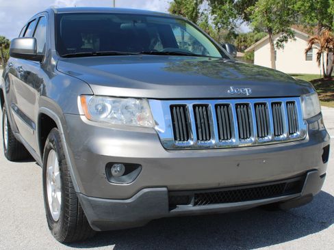 Used 2011 Jeep Grand Cherokee Laredo image 8