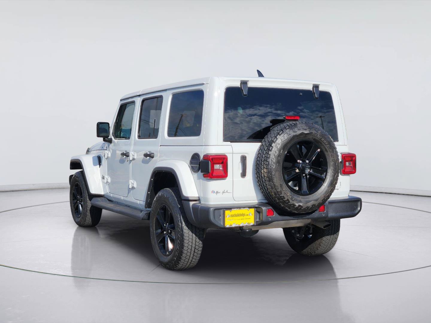 Used 2022 Jeep Wrangler Unlimited Sahara AWD/4WD image 8