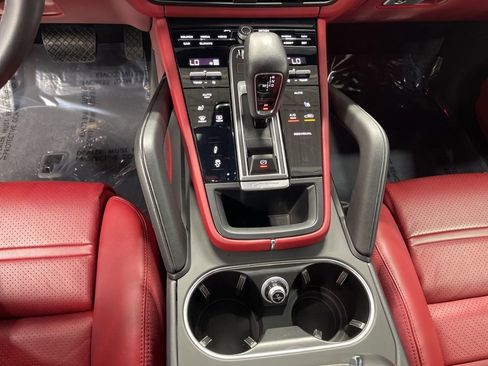 Used 2022 Porsche Cayenne E-Hybrid Coupe image 13