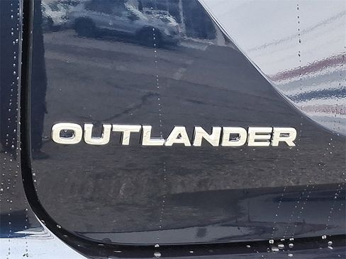 New 2026 Mitsubishi Outlander SE image 13