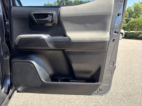 Used 2022 Toyota Tacoma SR5 RWD image 28