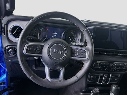 Used 2024 Jeep Wrangler Unlimited Sahara AWD/4WD image 17