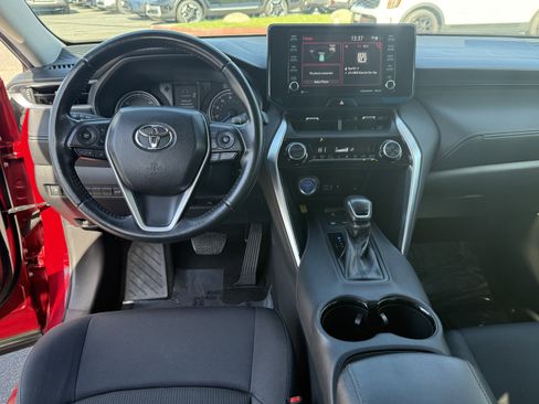 Used 2022 Toyota Venza LE image 26