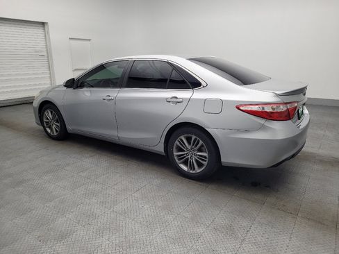 Used 2016 Toyota Camry SE image 3