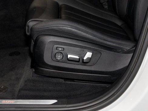 Used 2022 BMW X5 xDrive40i w/ Premium Package image 16