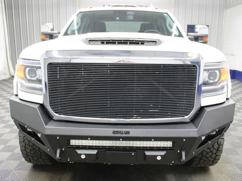 Used 2017 GMC Sierra 2500 Denali w/ Duramax Plus Package AWD/4WD image 38