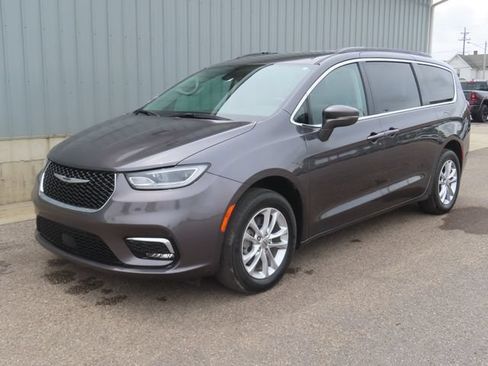 Used 2021 Chrysler Pacifica Touring AWD/4WD image 7