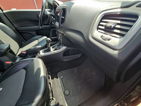 Used 2019 Jeep Compass Latitude w/ Cold Weather Group AWD/4WD image 31